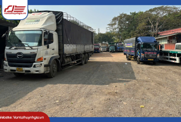 Dịch vụ xe tải chở hàng ở TPHCM & Bảng giá cho thuê xe tải chở hàng 2025